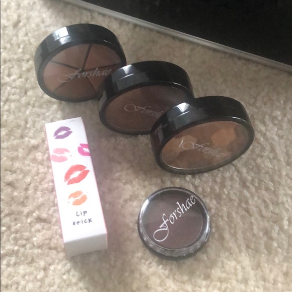 Makeup - Picture 3 of 3